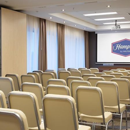 Hampton By Hilton Minsk City Centre Hotel Екстериор снимка