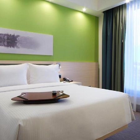 Hampton By Hilton Minsk City Centre Hotel Екстериор снимка