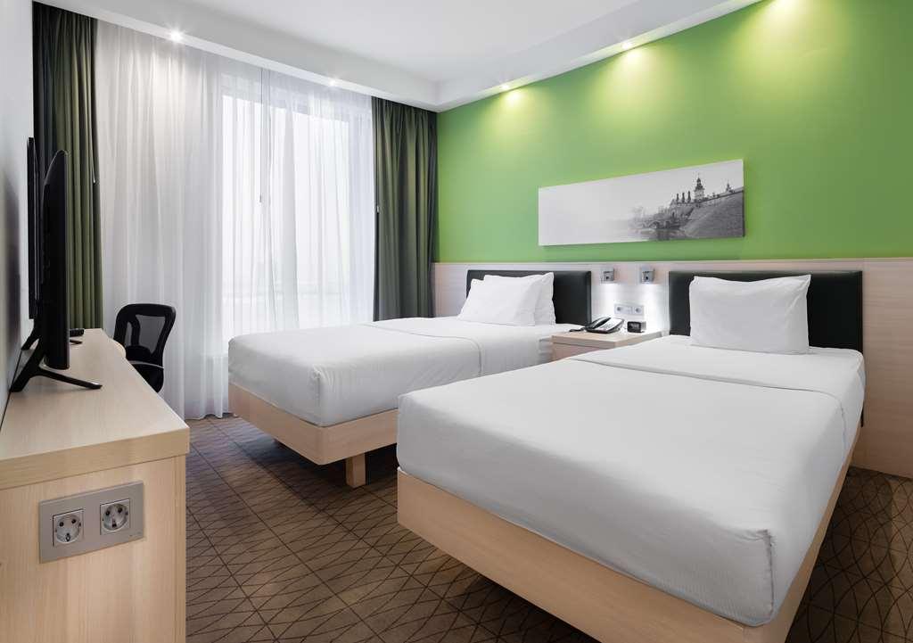 Hampton By Hilton Minsk City Centre Hotel Стая снимка