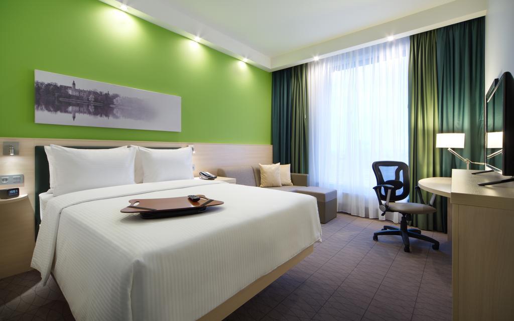 Hampton By Hilton Minsk City Centre Hotel Екстериор снимка