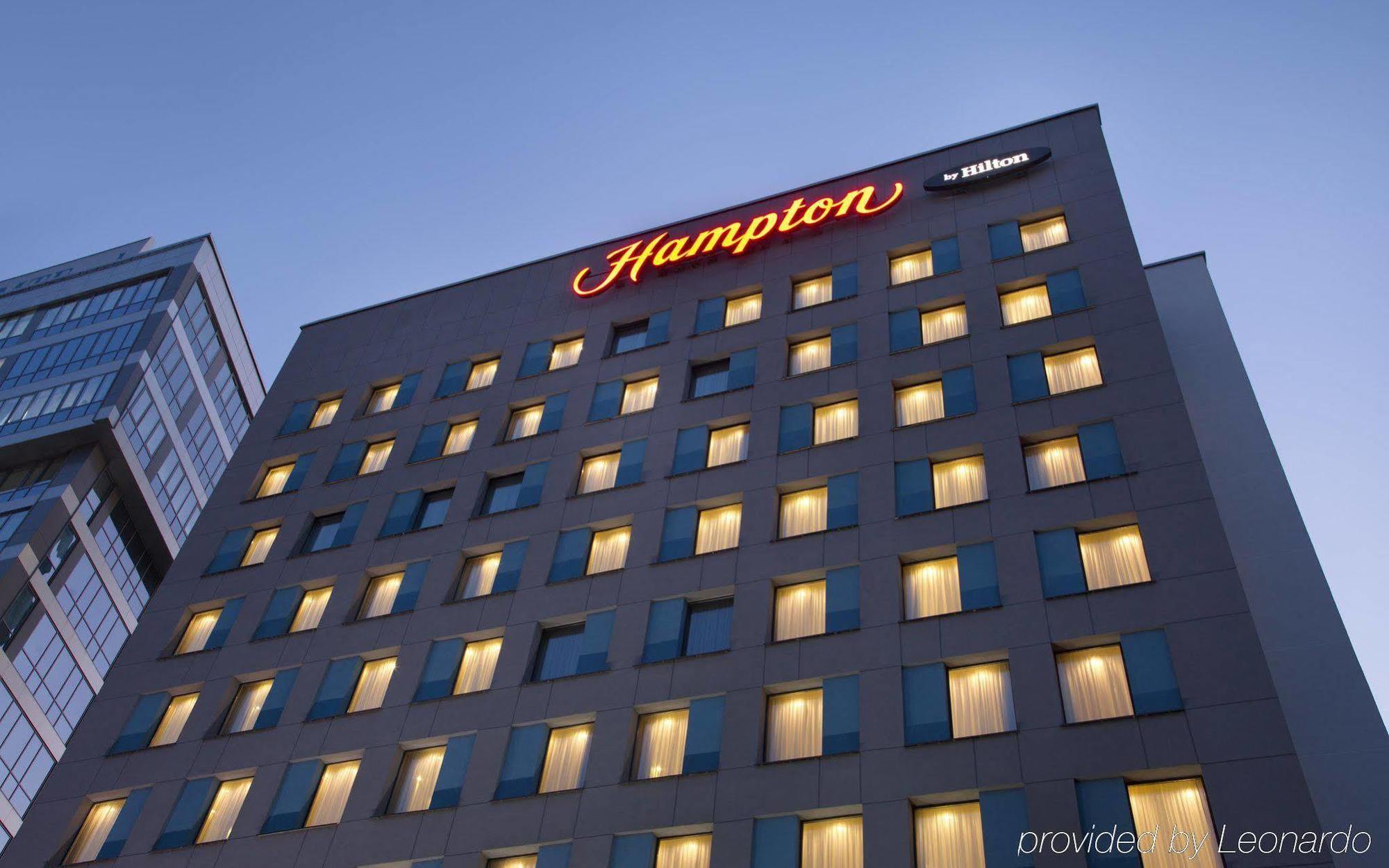 Hampton By Hilton Minsk City Centre Hotel Екстериор снимка