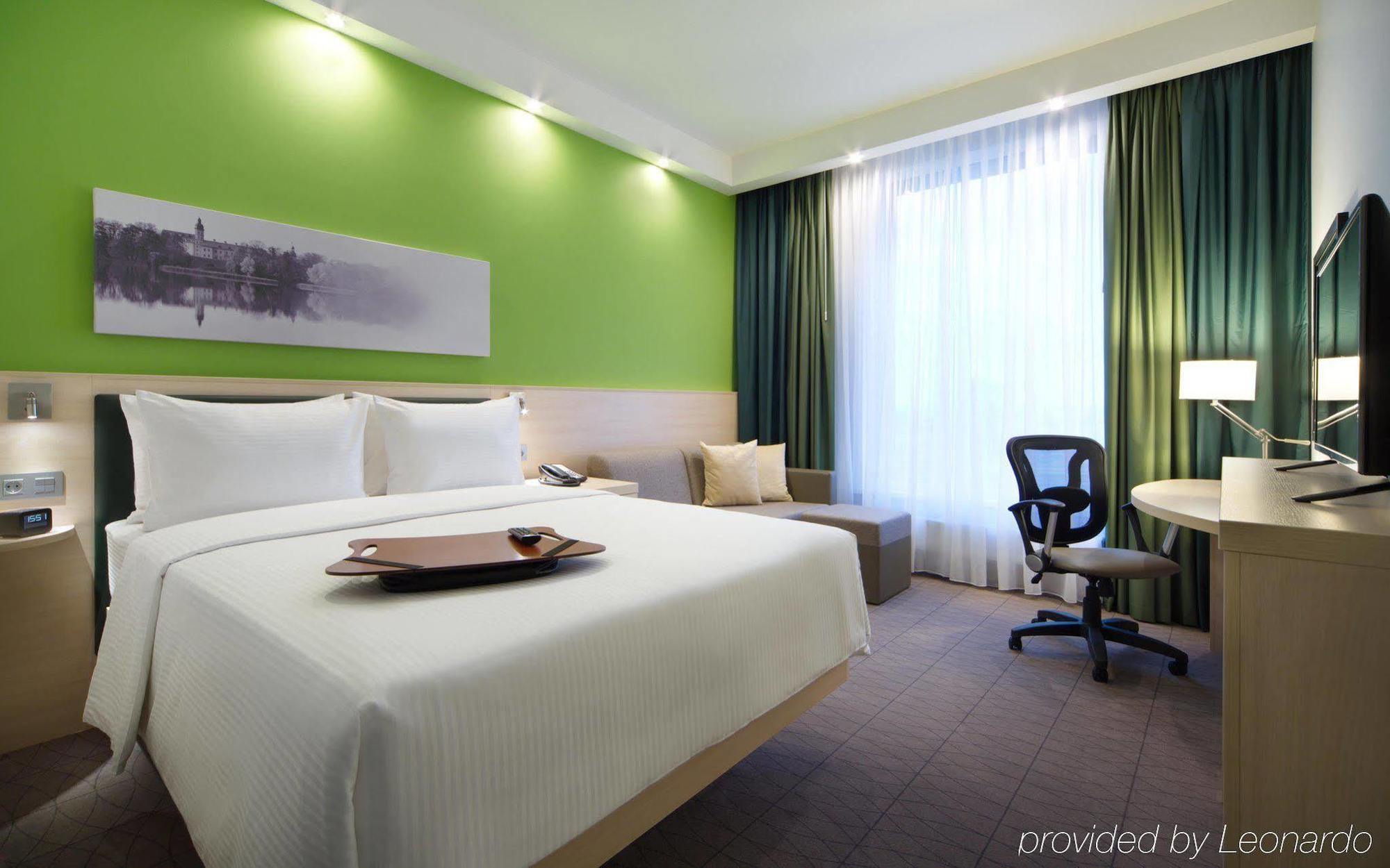 Hampton By Hilton Minsk City Centre Екстериор снимка