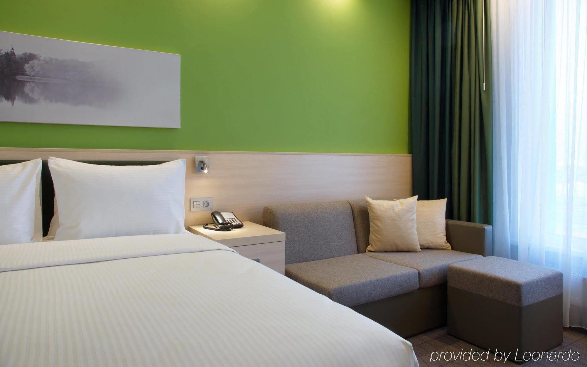 Hampton By Hilton Minsk City Centre Екстериор снимка