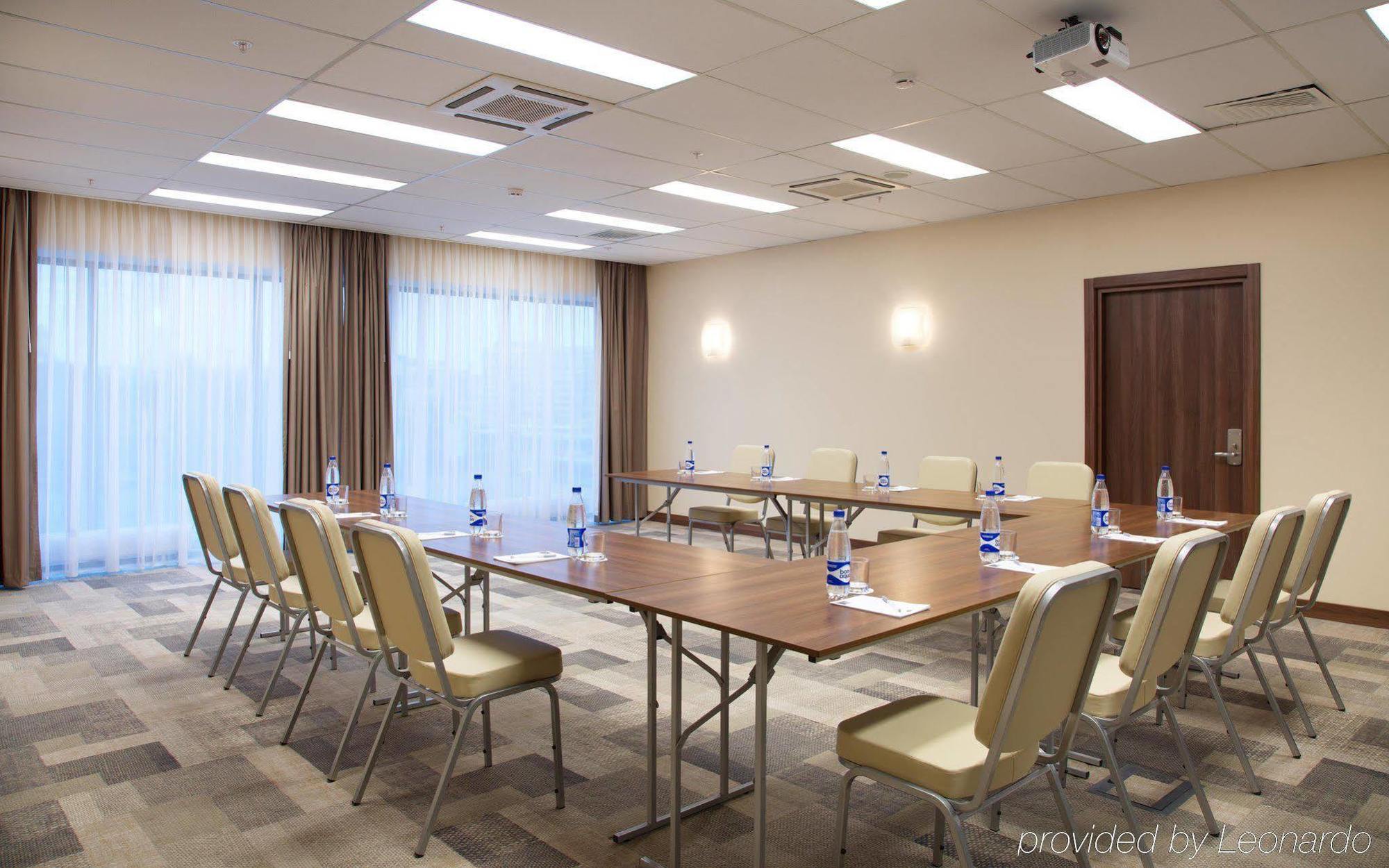 Hampton By Hilton Minsk City Centre Екстериор снимка