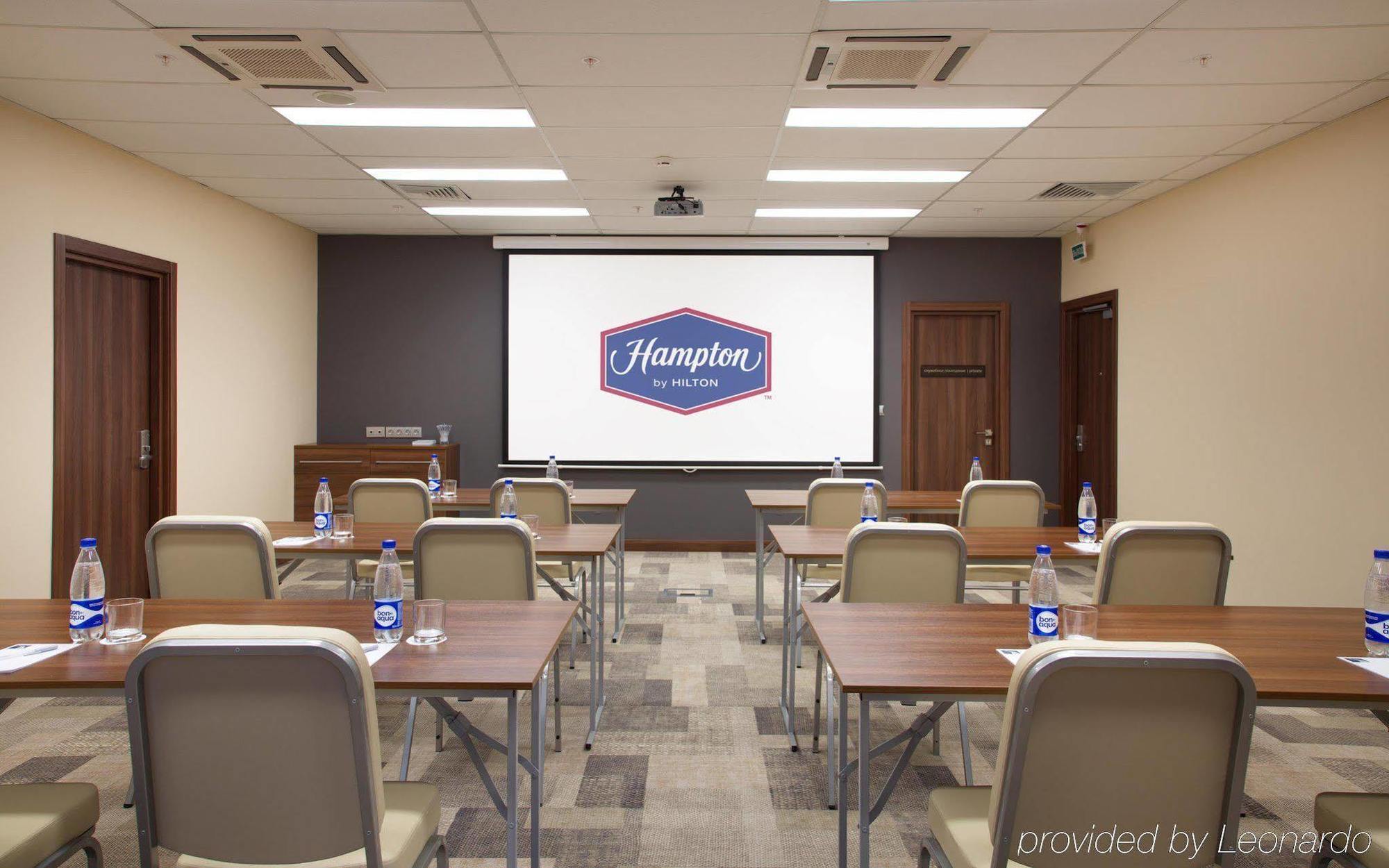 Hampton By Hilton Minsk City Centre Hotel Екстериор снимка