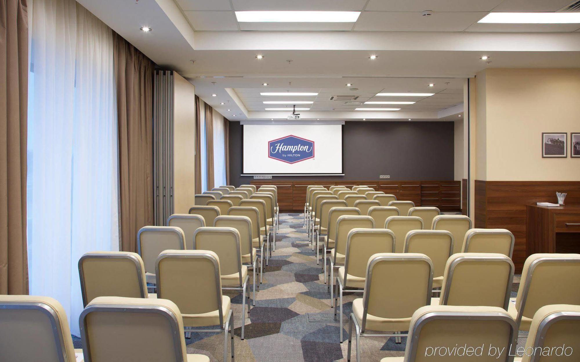 Hampton By Hilton Minsk City Centre Hotel Екстериор снимка