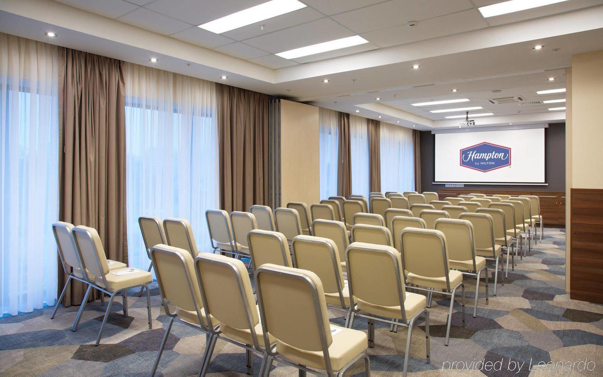 Hampton By Hilton Minsk City Centre Екстериор снимка