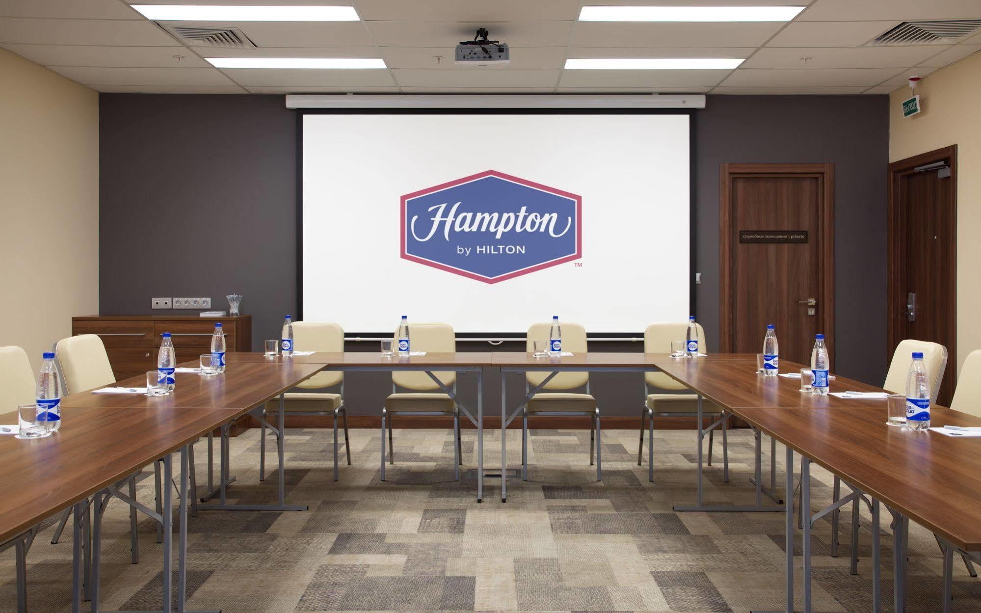 Hampton By Hilton Minsk City Centre Hotel Екстериор снимка